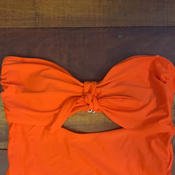 One piece with removable strap - Picture 2 of 4